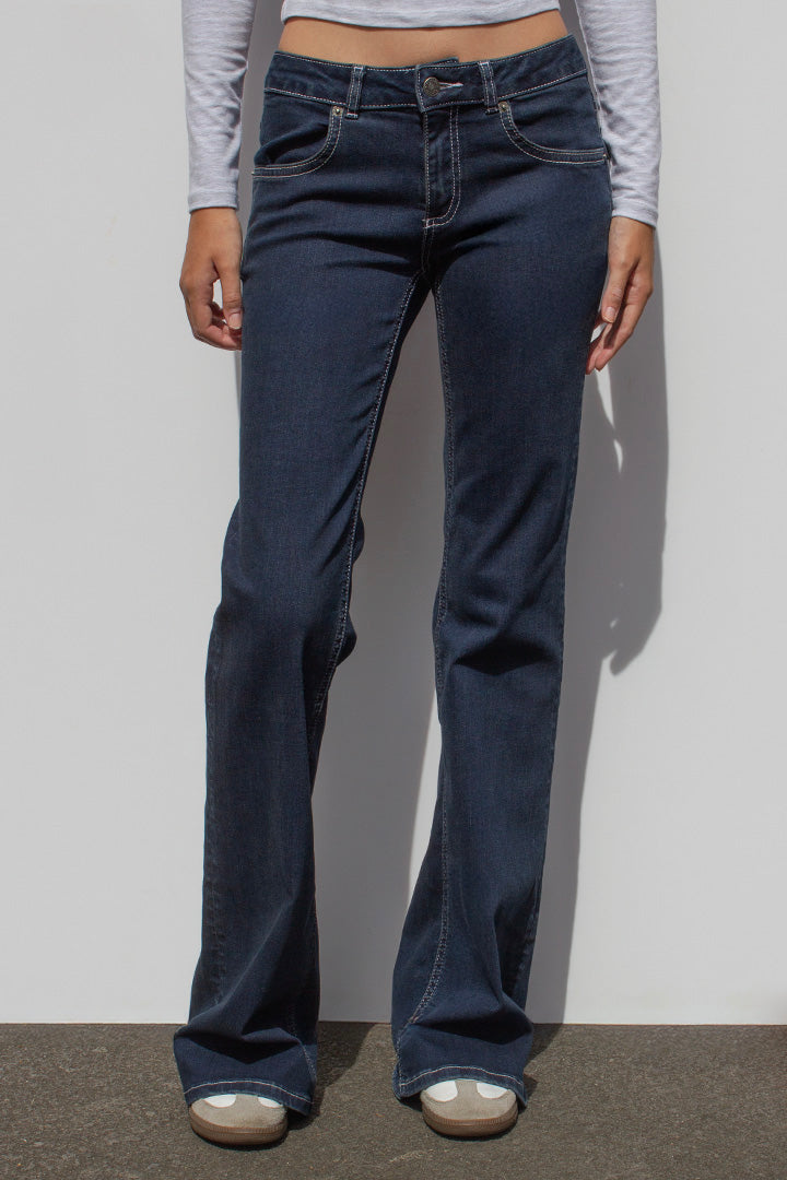 Low waist flared jeans | Subdued