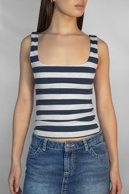 Square neckline top | Subdued