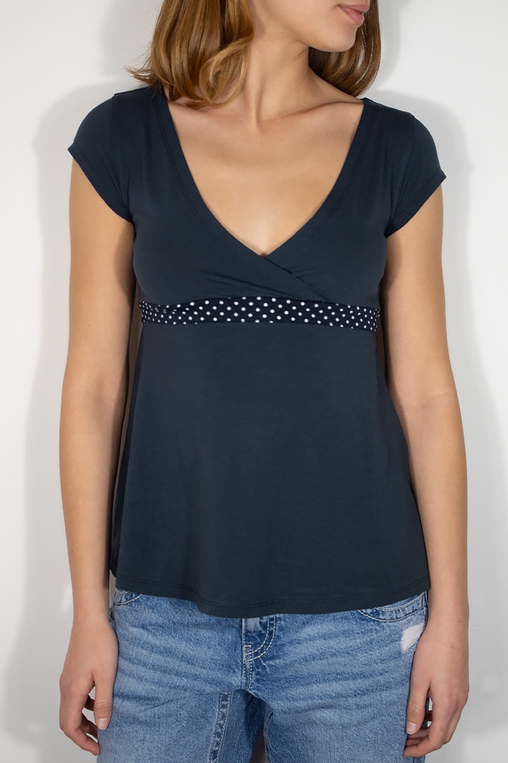 V-neck T-shirt with polka dot ribbon | Subdued