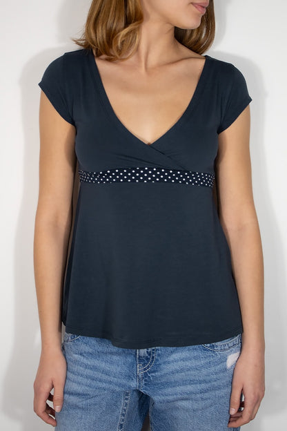 V-neck T-shirt with polka dot ribbon | Subdued
